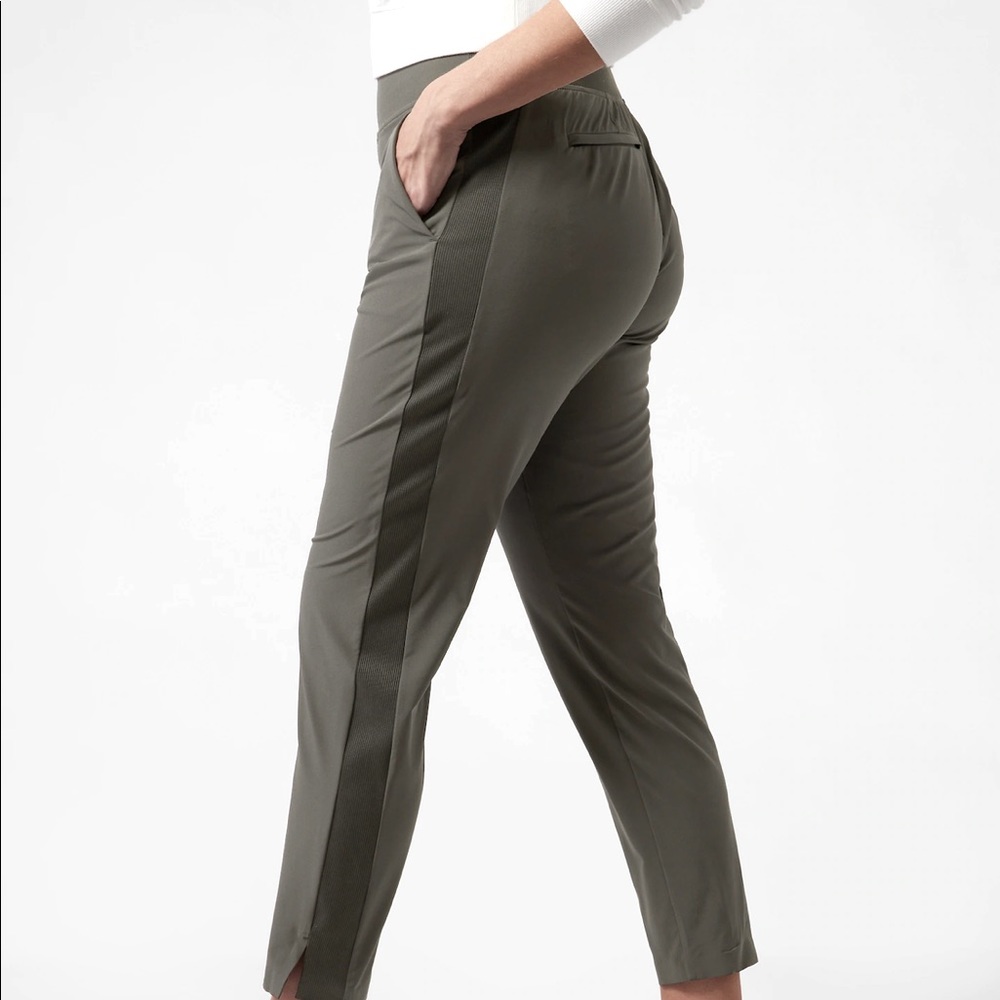 NWOT Athleta Brooklyn ankle jogger